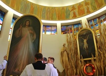 Wprowadzenie obrazu do kaplicy seminaryjnej 
