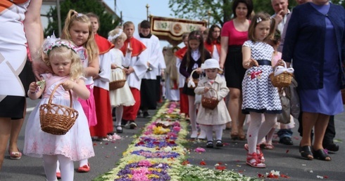 Pan Jezus idący po kwiatach