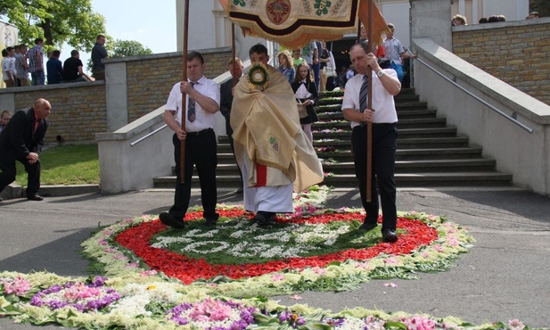 Pan Jezus idący po kwiatach