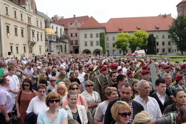 Boże Ciało w Krakowie - procesja z Wawelu na Rynek Główny - cz. 1