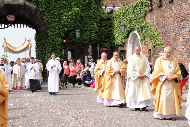 Boże Ciało w Krakowie - procesja z Wawelu na Rynek Główny - cz. 1