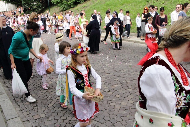 Boże Ciało w Krakowie - procesja z Wawelu na Rynek Główny - cz. 1