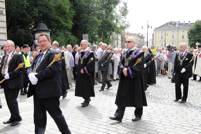 Boże Ciało w Krakowie - procesja z Wawelu na Rynek Główny - cz. 1