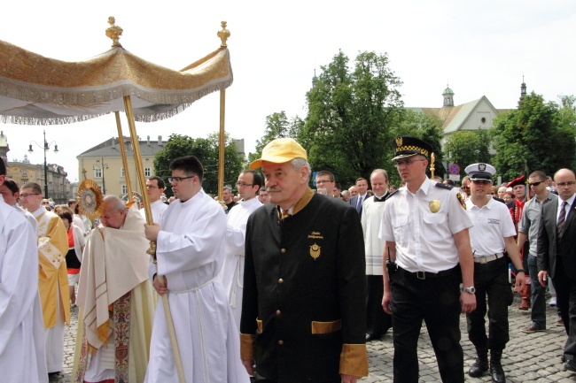 Boże Ciało w Krakowie - procesja z Wawelu na Rynek Główny - cz. 1