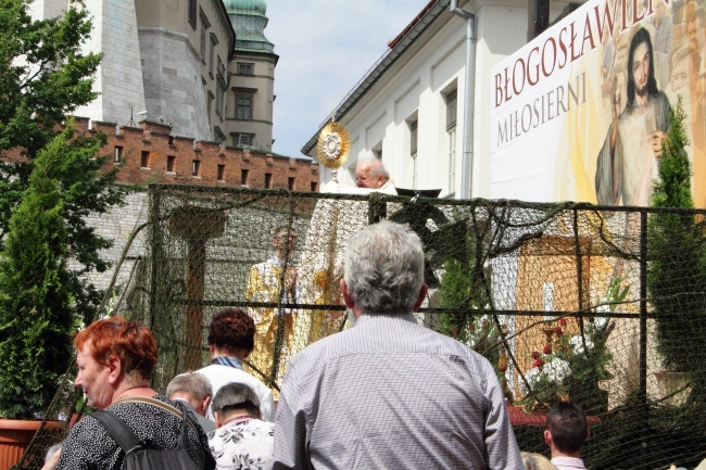 Boże Ciało w Krakowie - procesja z Wawelu na Rynek Główny - cz. 1