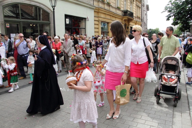 Boże Ciało w Krakowie - procesja z Wawelu na Rynek Główny - cz. 1