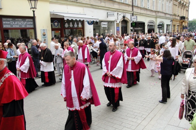 Boże Ciało w Krakowie - procesja z Wawelu na Rynek Główny - cz. 1