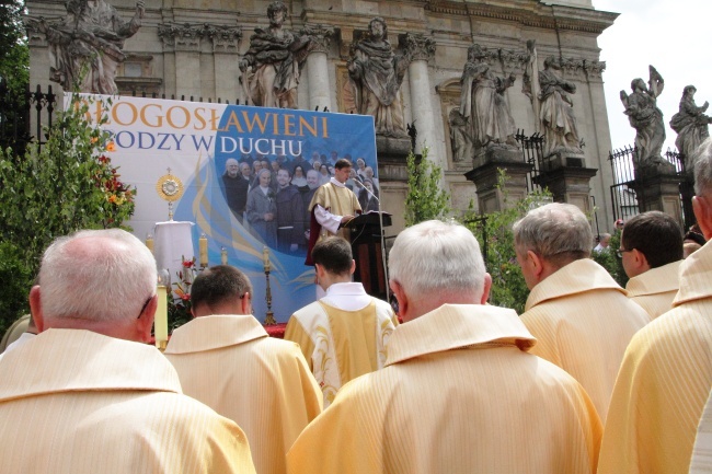 Boże Ciało w Krakowie - procesja z Wawelu na Rynek Główny - cz. 1