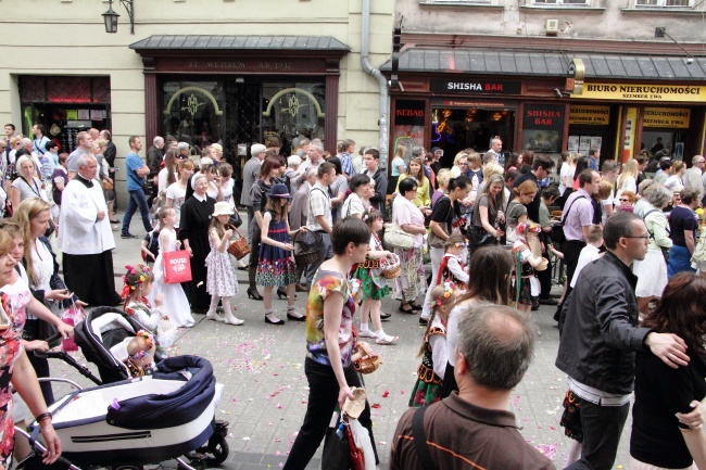 Boże Ciało w Krakowie - procesja z Wawelu na Rynek Główny - cz. 1