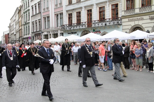 Boże Ciało w Krakowie - procesja z Wawelu na Rynek Główny - cz. 2