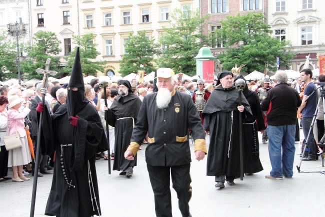 Boże Ciało w Krakowie - procesja z Wawelu na Rynek Główny - cz. 2