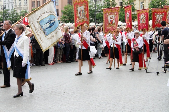 Boże Ciało w Krakowie - procesja z Wawelu na Rynek Główny - cz. 2