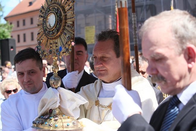 Tłumy szły za Chrystusem