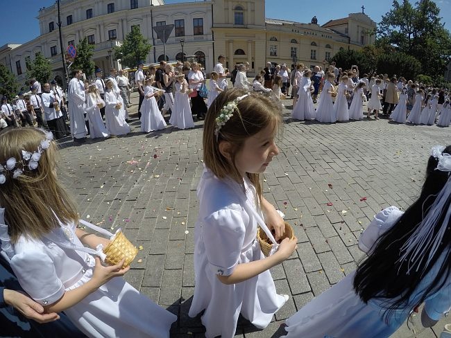 Tłumy szły za Chrystusem