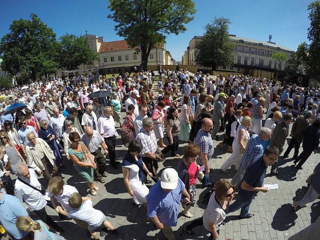 Tłumy szły za Chrystusem