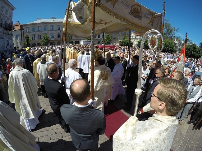 Tłumy szły za Chrystusem