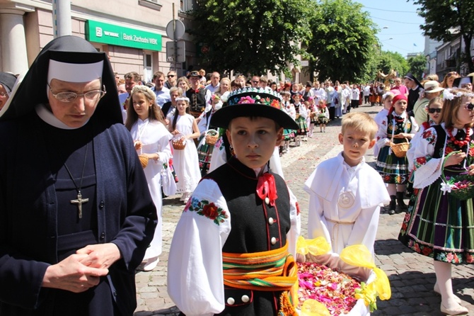 Procesja Bożego Ciała w Łowiczu, cz. I