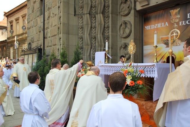 Procesja Bożego Ciała ulicami Bielska-Białej