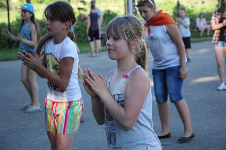 Taneczna zabawa u salezjanów