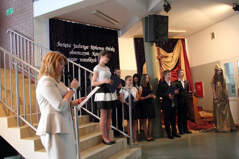 Szkolna akademia w Witoni