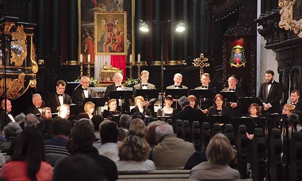  Na koncert licznie przybyli przedstawiciele katedralnej parafii,  która tego dnia przeżywała swój odpust