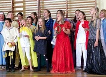 Finałem projektu było zaprezentowane rodzicom przedstawienie  pt. „Kwiat dobroci”