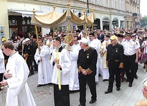 Polska woła o ludzi sumienia – podkreślał w Boże Ciało kard. S. Dziwisz