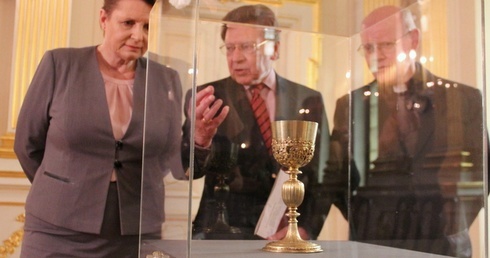 Kielich, FBI i obywatelski donos