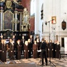 Finowie śpiewali kościelny hymn