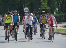 Peleton poprowadził bp K. Nitkiewicz