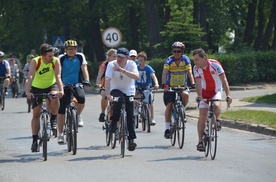 Peleton poprowadził bp K. Nitkiewicz