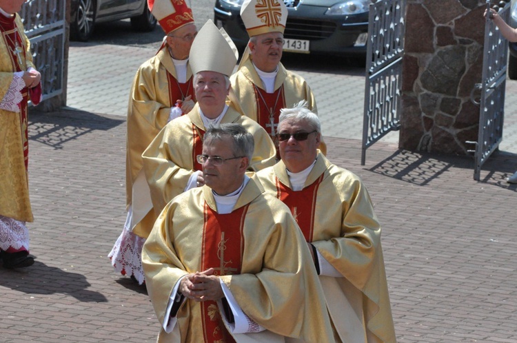 Procesja do kościoła