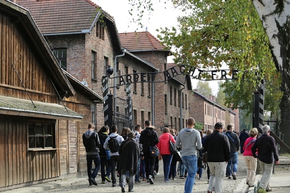 "Polskie obozy zagłady" ścigane z urzędu?