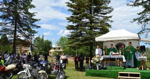 Krzyż z części motocykla