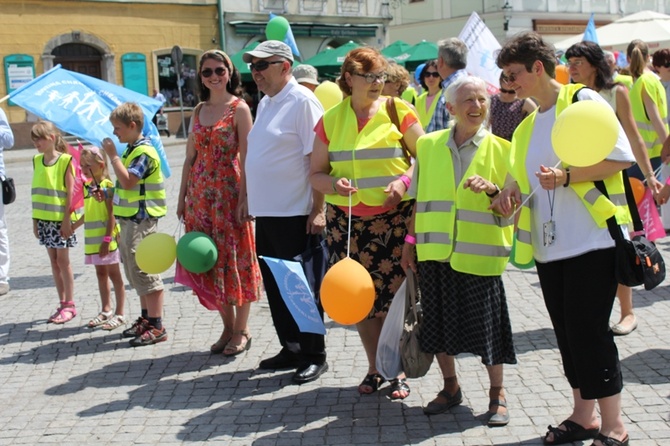 Rodzinny polonez na Marszu dla Życia i Rodziny