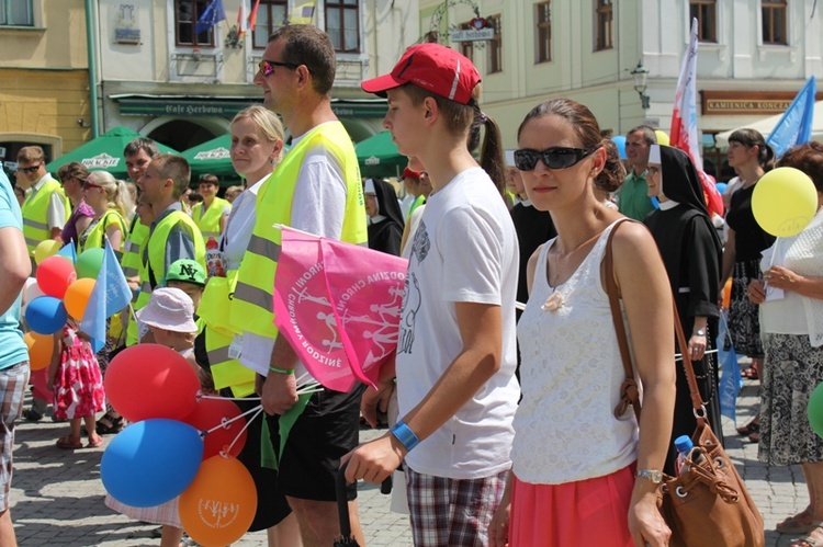 Rodzinny polonez na Marszu dla Życia i Rodziny