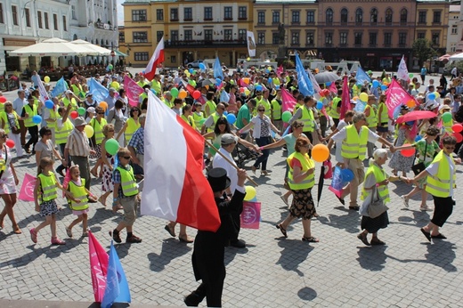 Rodzinny polonez na Marszu dla Życia i Rodziny