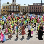 Rodzinny polonez na Marszu dla Życia i Rodziny