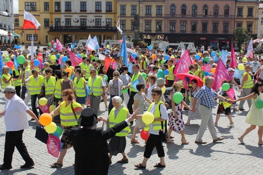 Rodzinny polonez na Marszu dla Życia i Rodziny