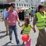 Rodzinny polonez na Marszu dla Życia i Rodziny