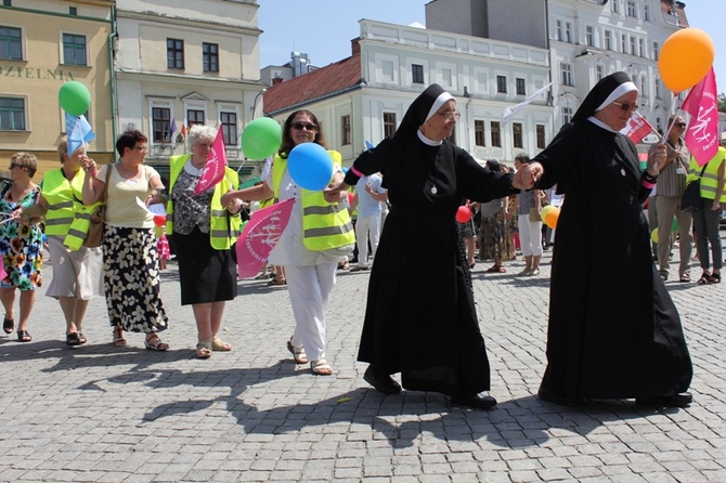 Rodzinny polonez na Marszu dla Życia i Rodziny