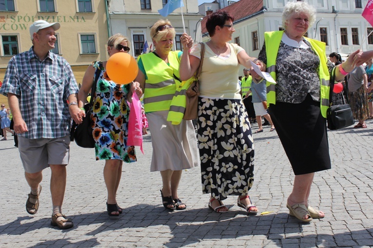 Rodzinny polonez na Marszu dla Życia i Rodziny