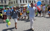 Rodzinny polonez na Marszu dla Życia i Rodziny