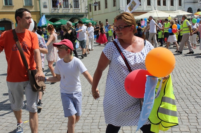 Rodzinny polonez na Marszu dla Życia i Rodziny