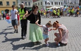 Rodzinny polonez na Marszu dla Życia i Rodziny