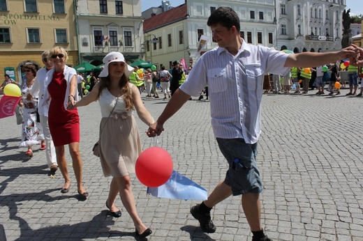 Rodzinny polonez na Marszu dla Życia i Rodziny