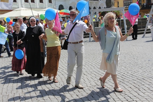 Rodzinny polonez na Marszu dla Życia i Rodziny