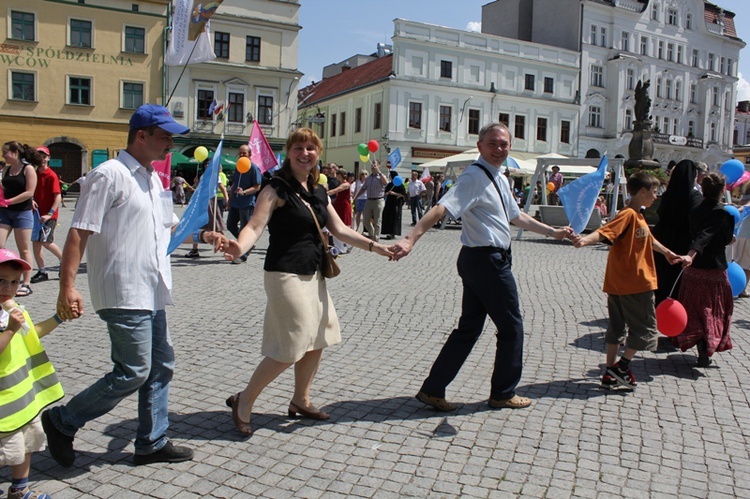 Rodzinny polonez na Marszu dla Życia i Rodziny