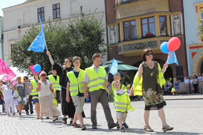 Rodzinny polonez na Marszu dla Życia i Rodziny