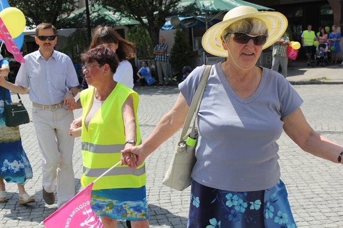 Rodzinny polonez na Marszu dla Życia i Rodziny